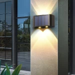 Applique Murale Solaire à 4 LED pour l'Extérieur - Lumière Chaude, Étanche, Idéale pour la Décoration de Jardins et de Cours, Vendu par Winplle Shop